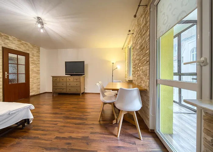 Lägenhet Wyspa Slodowa For 8 People By Bookinghost Wrocław