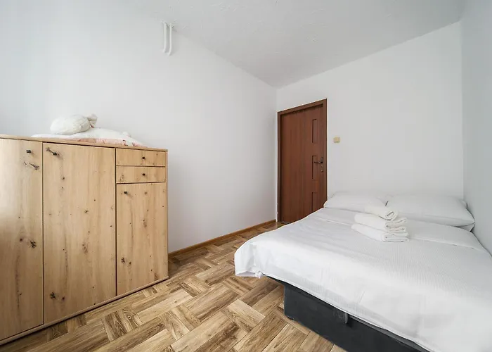Lägenhet Wyspa Slodowa For 8 People By Bookinghost Wrocław