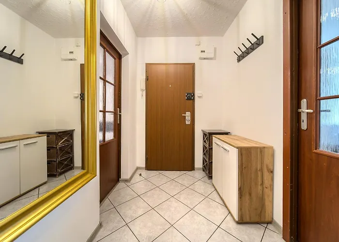 Lägenhet Wyspa Slodowa For 8 People By Bookinghost Wrocław